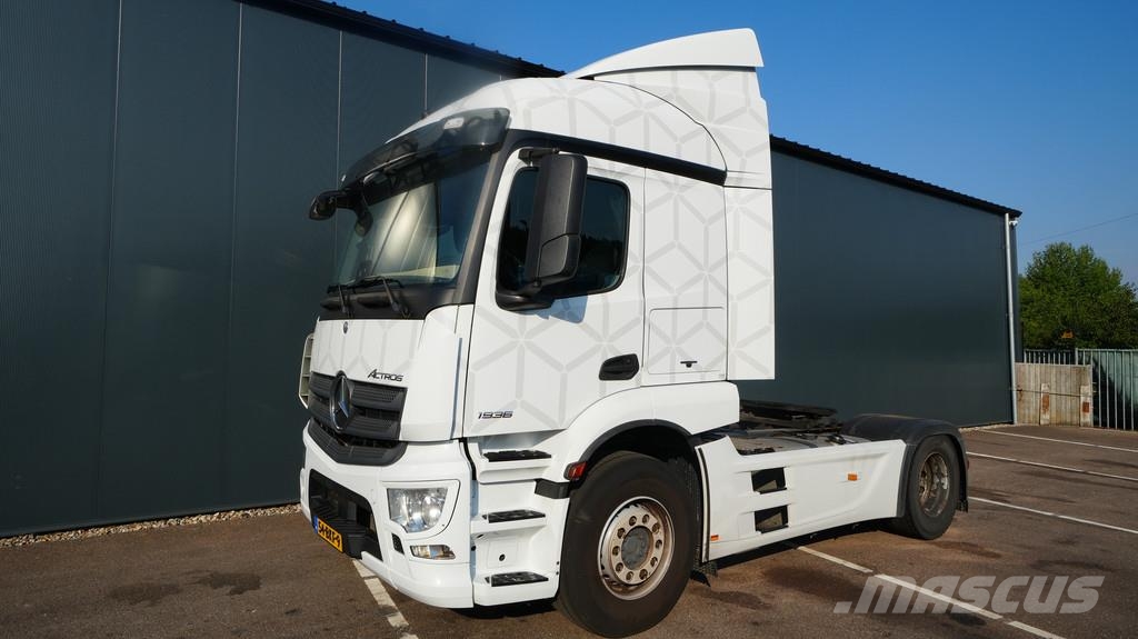 Mercedes-Benz ACTROS 1936 tractor unit Vetopöytäautot
