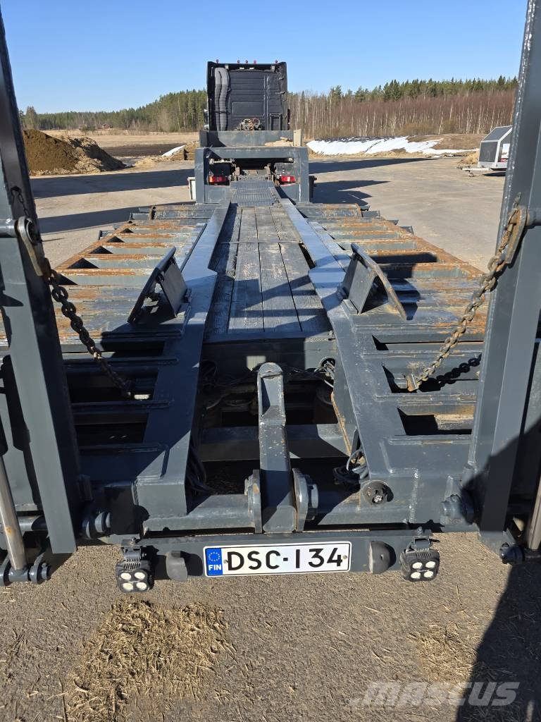 NC Metsäkonelavetti Semirremolques de carga baja