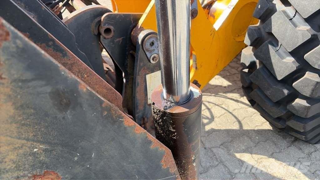 JCB 436B Iekrāvēji uz riteņiem
