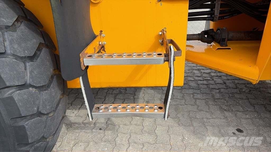 JCB 436B Iekrāvēji uz riteņiem