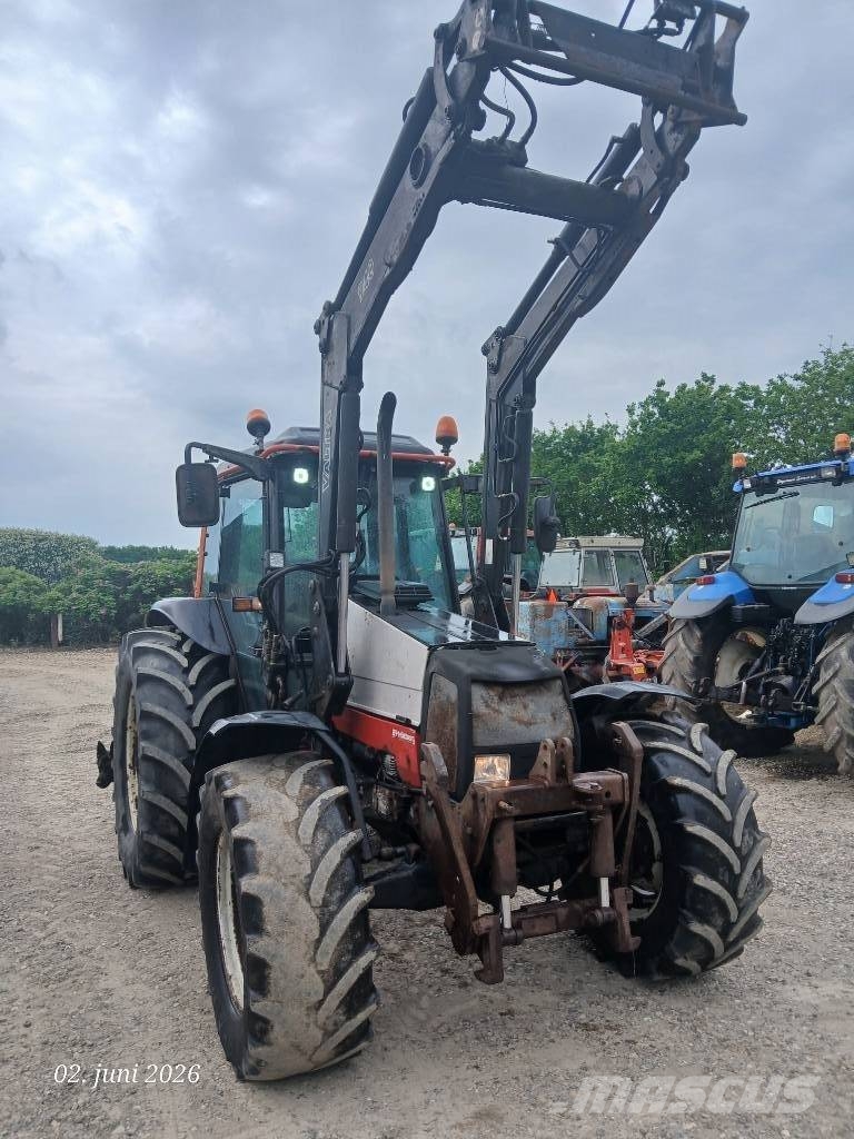 Valtra A95 med frontlæsser og frontlift Traktory