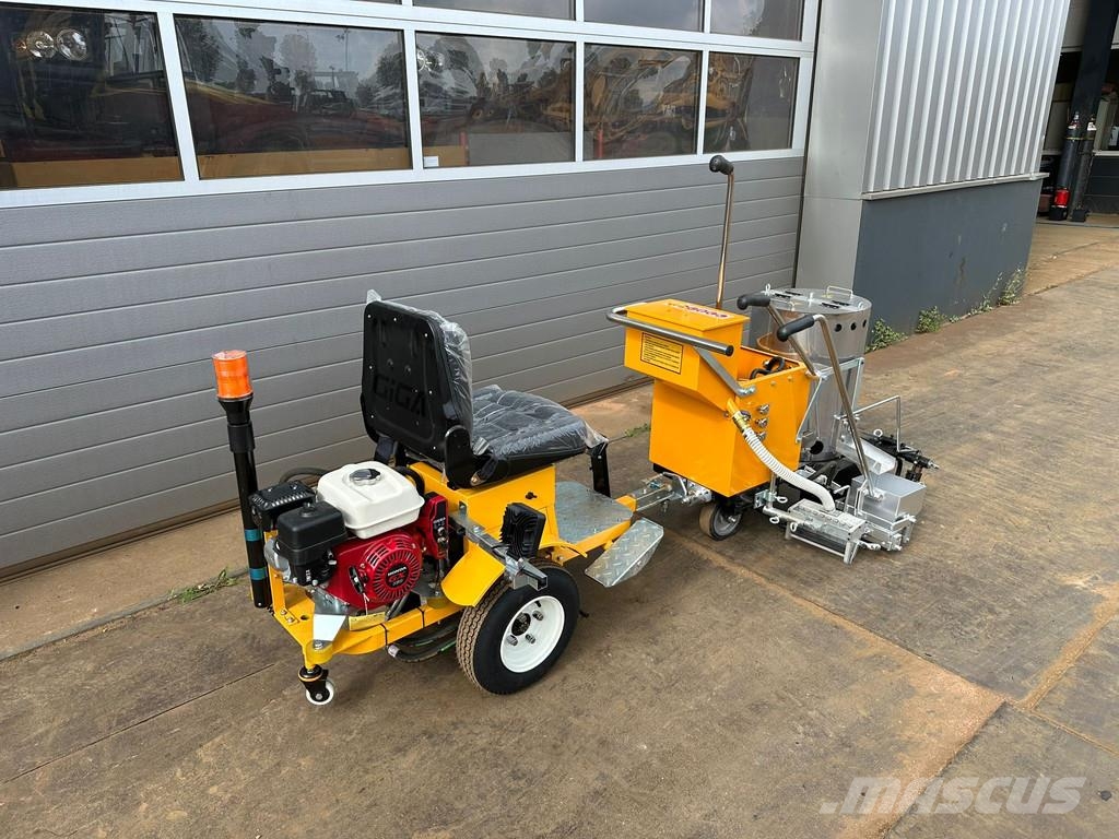 Giga Power 860 Road Marking Machine Автомобілі