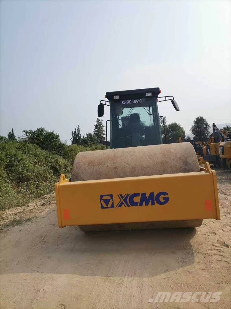 XCMG XS 223 J 싱글 드럼 롤러