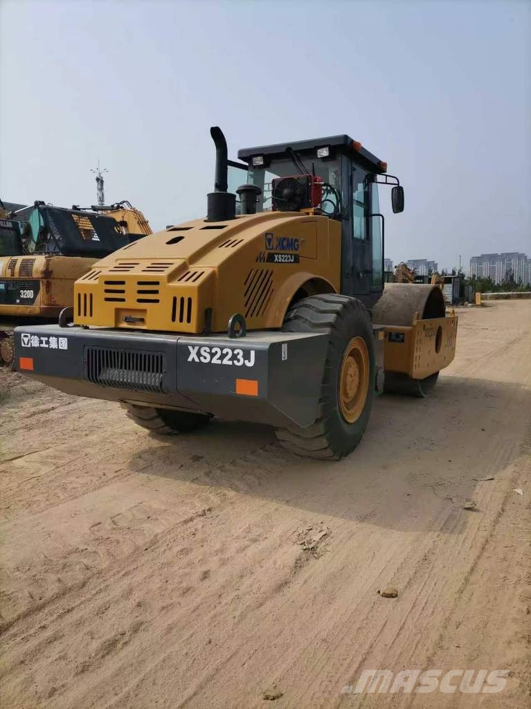 XCMG XS 223 J 싱글 드럼 롤러