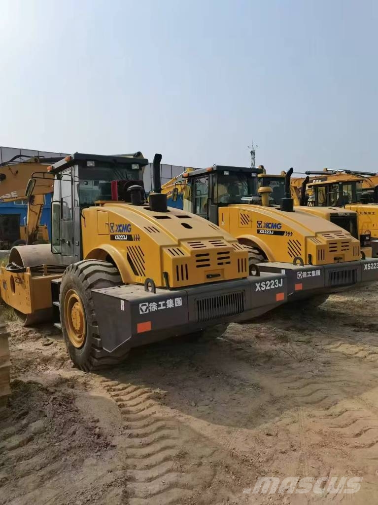 XCMG XS 223 J 싱글 드럼 롤러