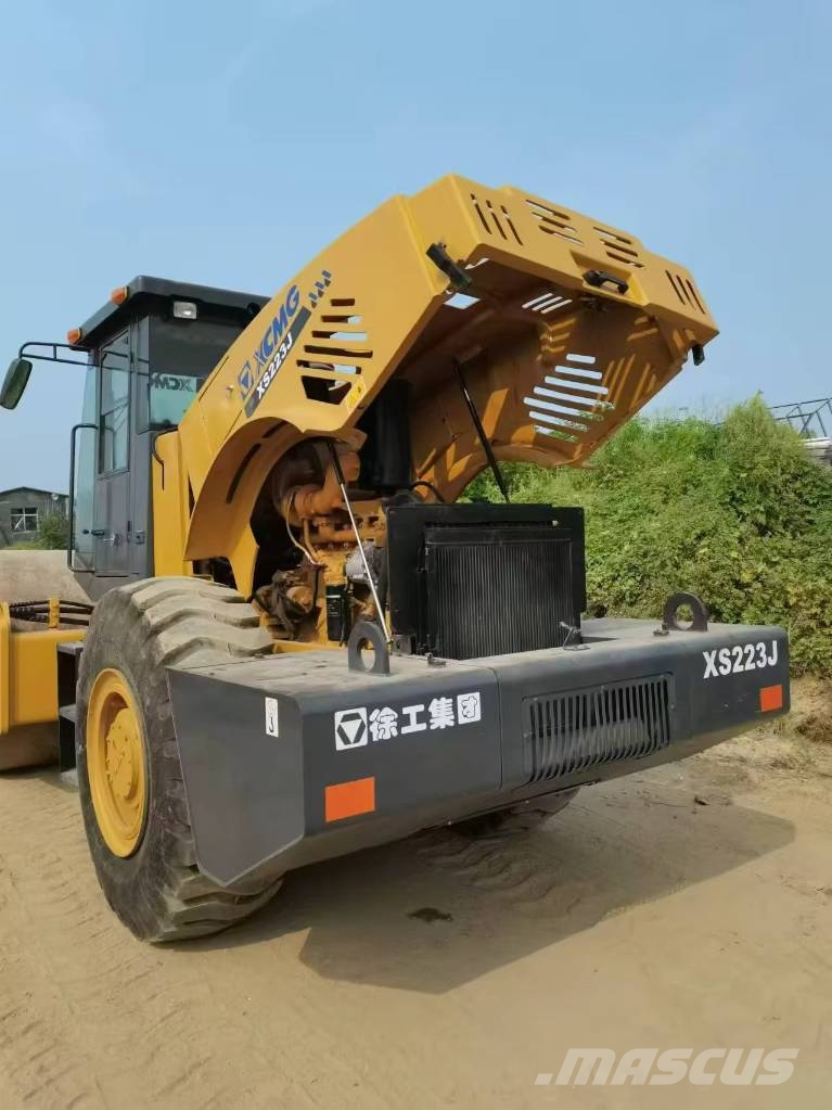 XCMG XS 223 J 싱글 드럼 롤러