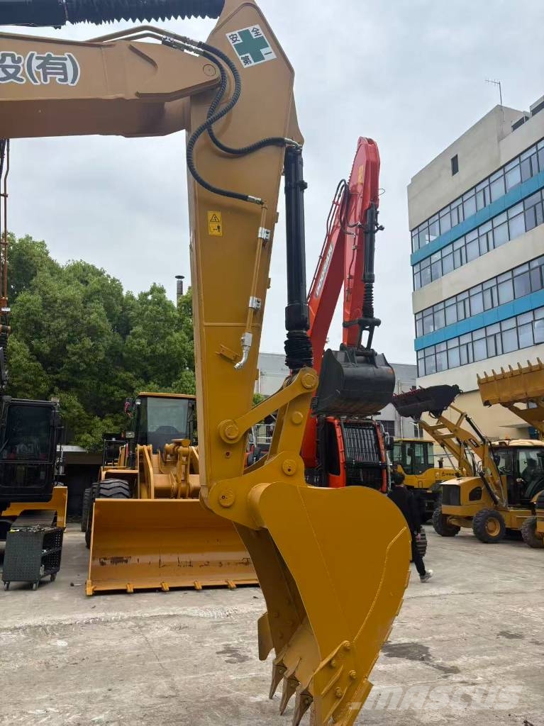 CAT 323 D Rupsgraafmachines
