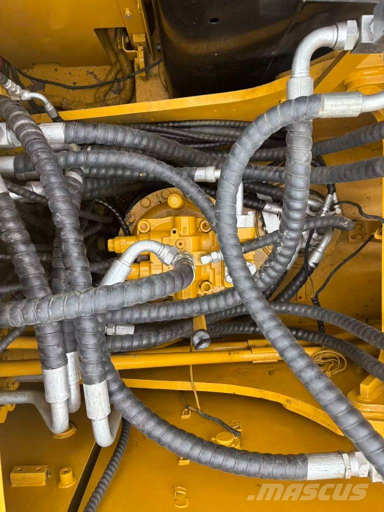 CAT 323 D Rupsgraafmachines