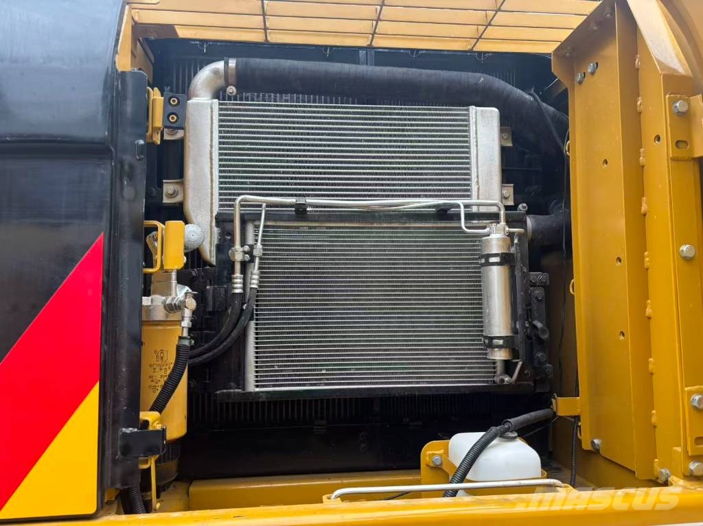CAT 323 D Rupsgraafmachines