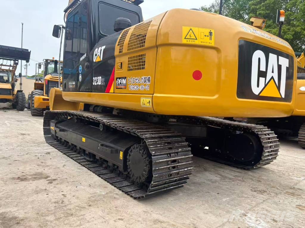 CAT 323 D Rupsgraafmachines