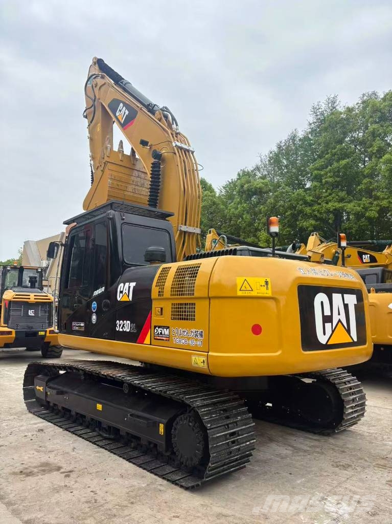 CAT 323 D Rupsgraafmachines