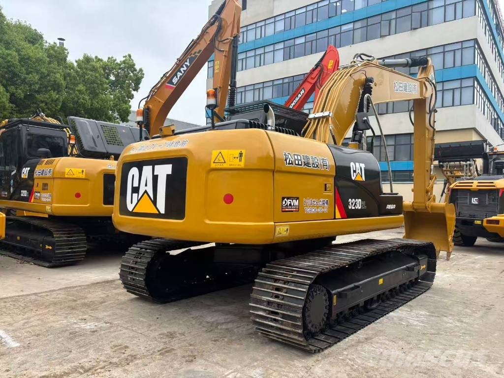 CAT 323 D Rupsgraafmachines