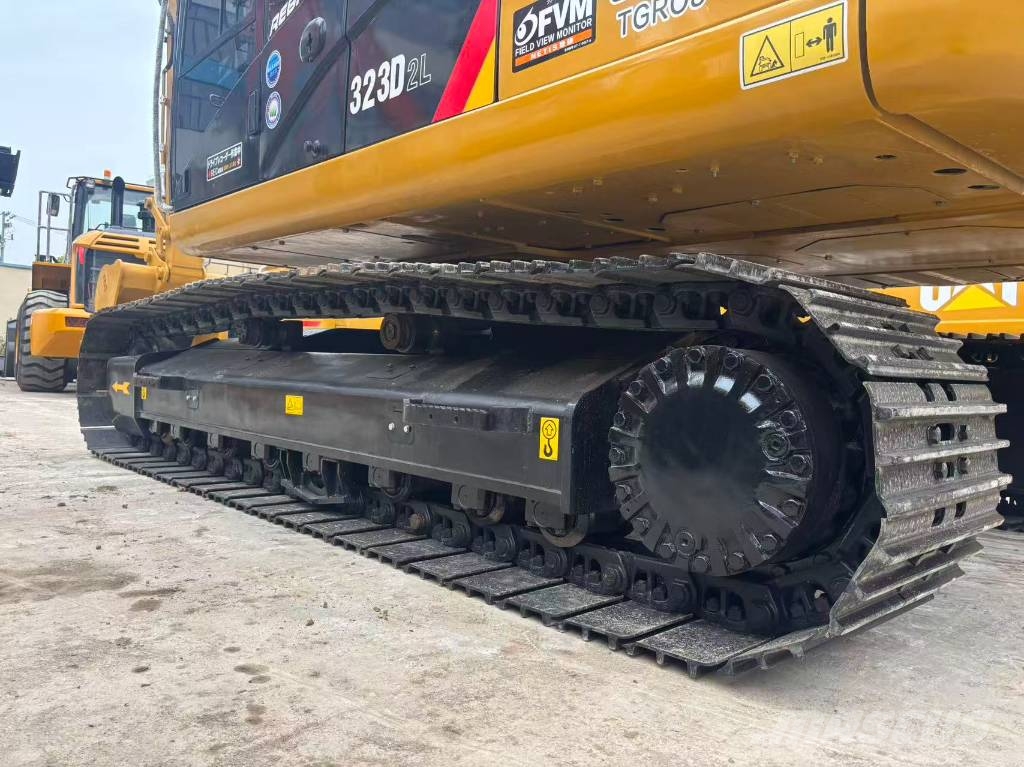 CAT 323 D Rupsgraafmachines