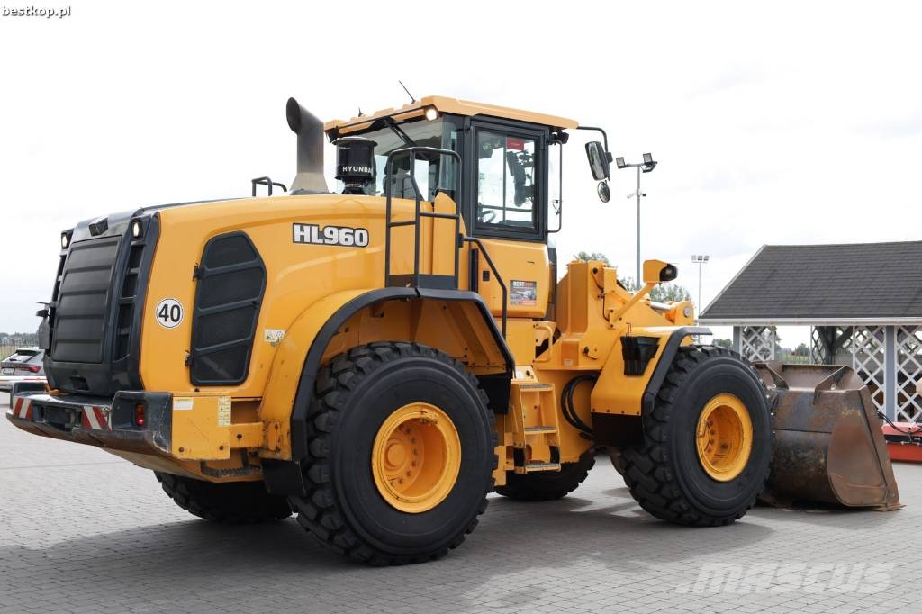 Hyundai HL 960 Фронтальні навантажувачі