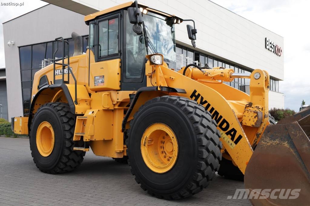 Hyundai HL 960 Фронтальні навантажувачі