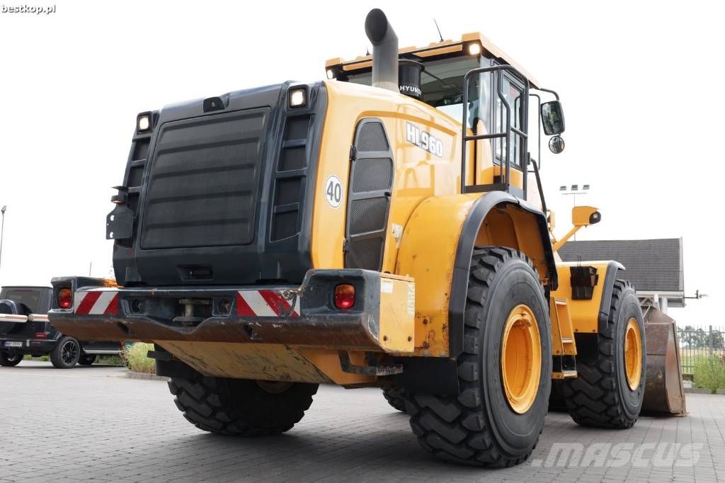 Hyundai HL 960 Фронтальні навантажувачі