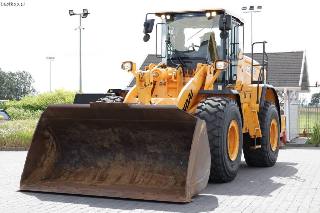 Hyundai HL 960 Фронтальні навантажувачі