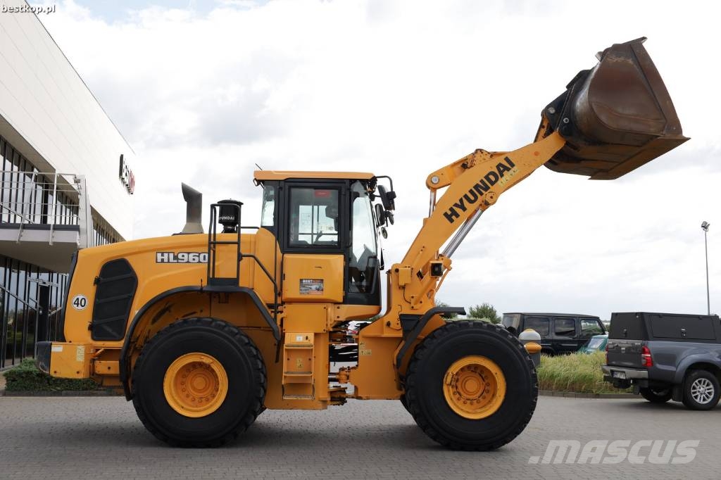 Hyundai HL 960 Фронтальні навантажувачі