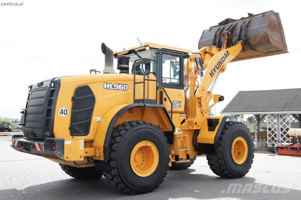 Hyundai HL 960 Фронтальні навантажувачі
