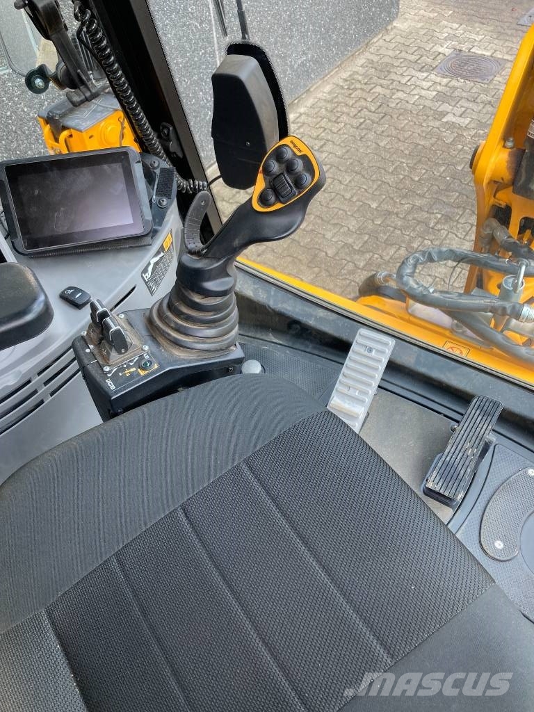 JCB 4 CX Pro Buldoexcavatoare