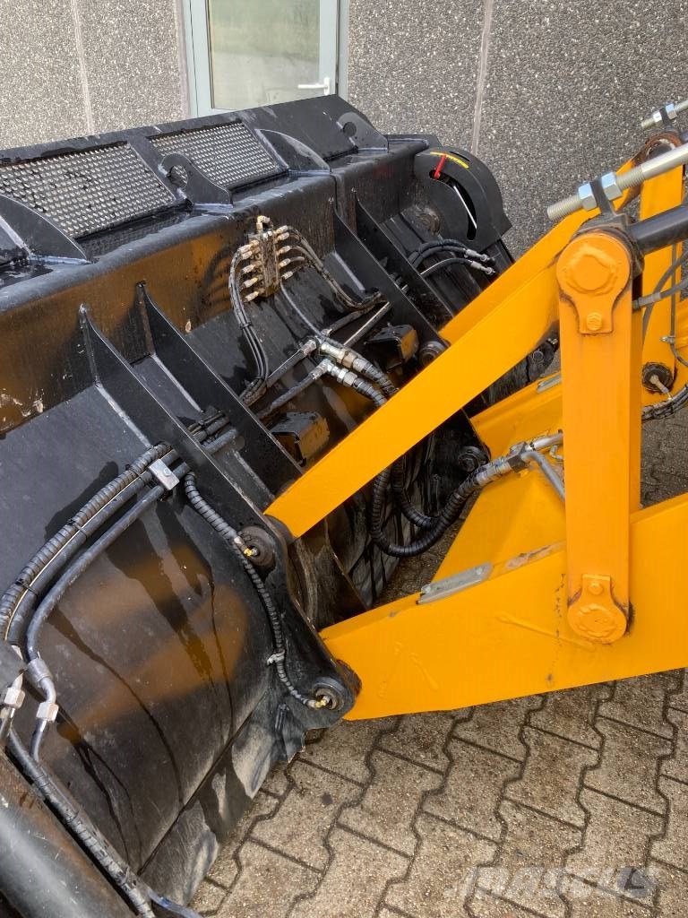 JCB 4 CX Pro Buldoexcavatoare