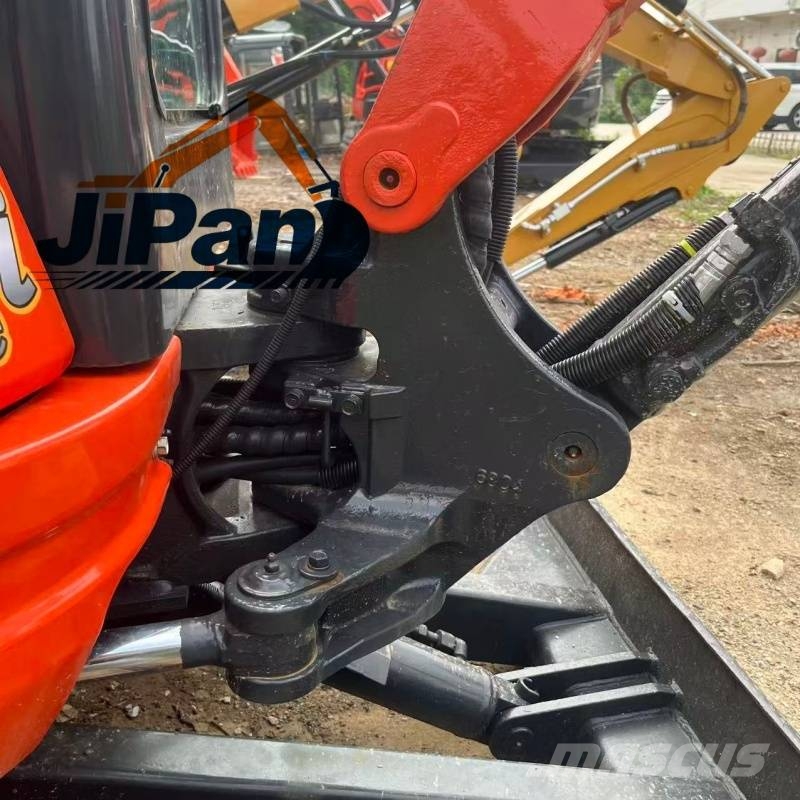 Kubota U 27 小型挖土機/掘鑿機<7t(小型挖掘機)