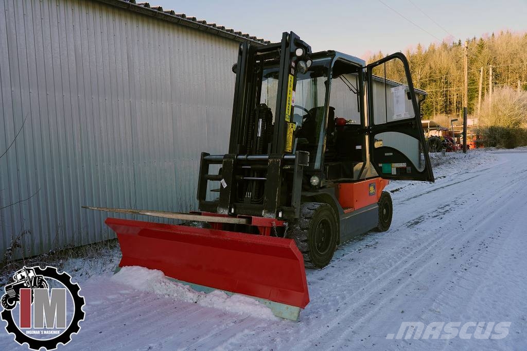 IM FRONTBLAD TRUCK HÖG, MEKANISK Schneeschilde und -pflüge