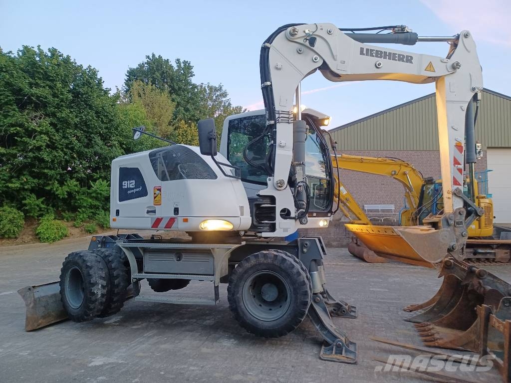 Liebherr A 912 Compact Litronic (4 buckets + forks) Wielgraafmachines