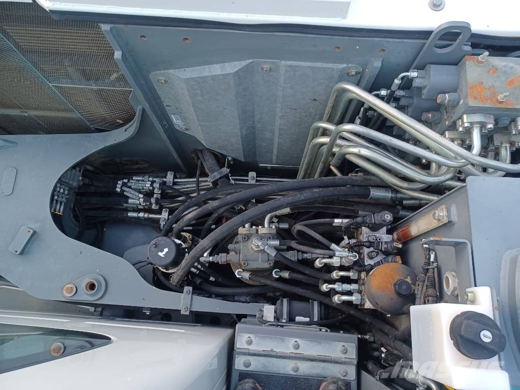 Liebherr A 912 Compact Litronic (4 buckets + forks) Wielgraafmachines