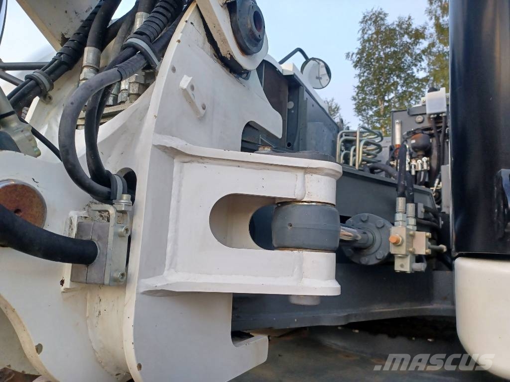 Liebherr A 912 Compact Litronic (4 buckets + forks) Wielgraafmachines