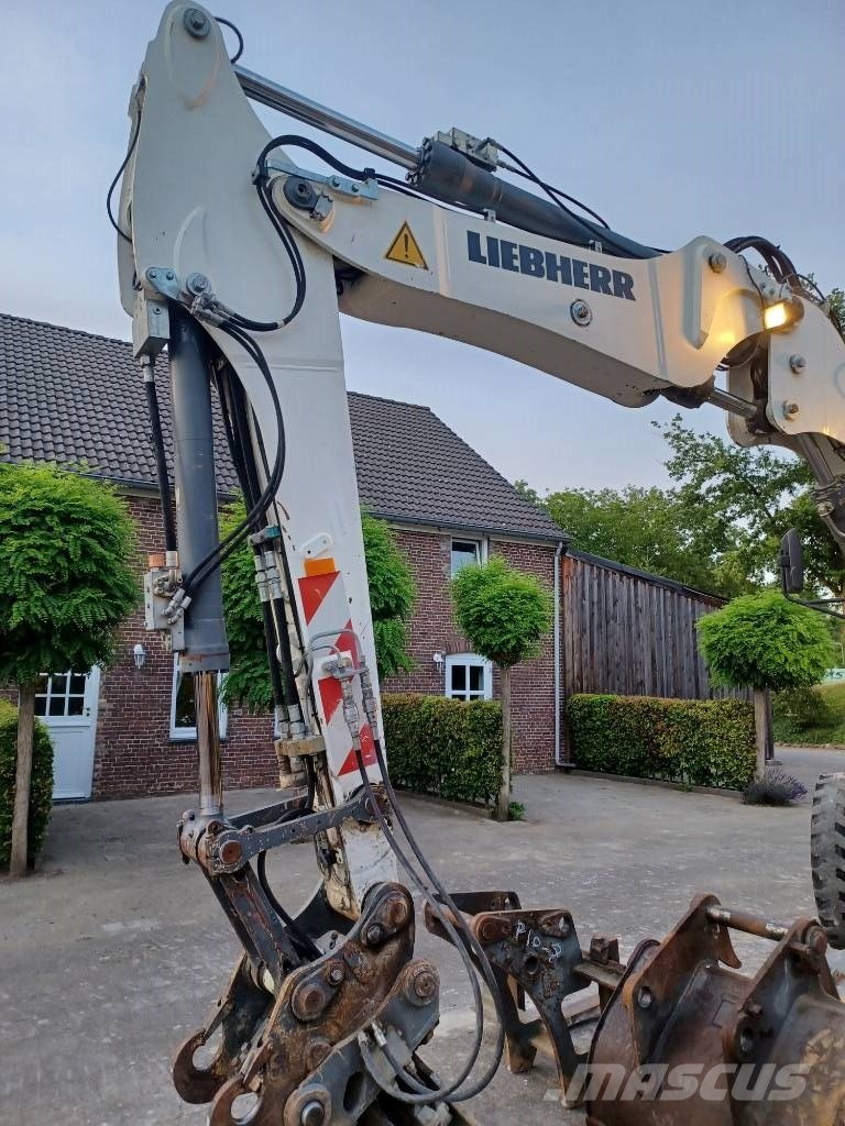 Liebherr A 912 Compact Litronic (4 buckets + forks) Wielgraafmachines
