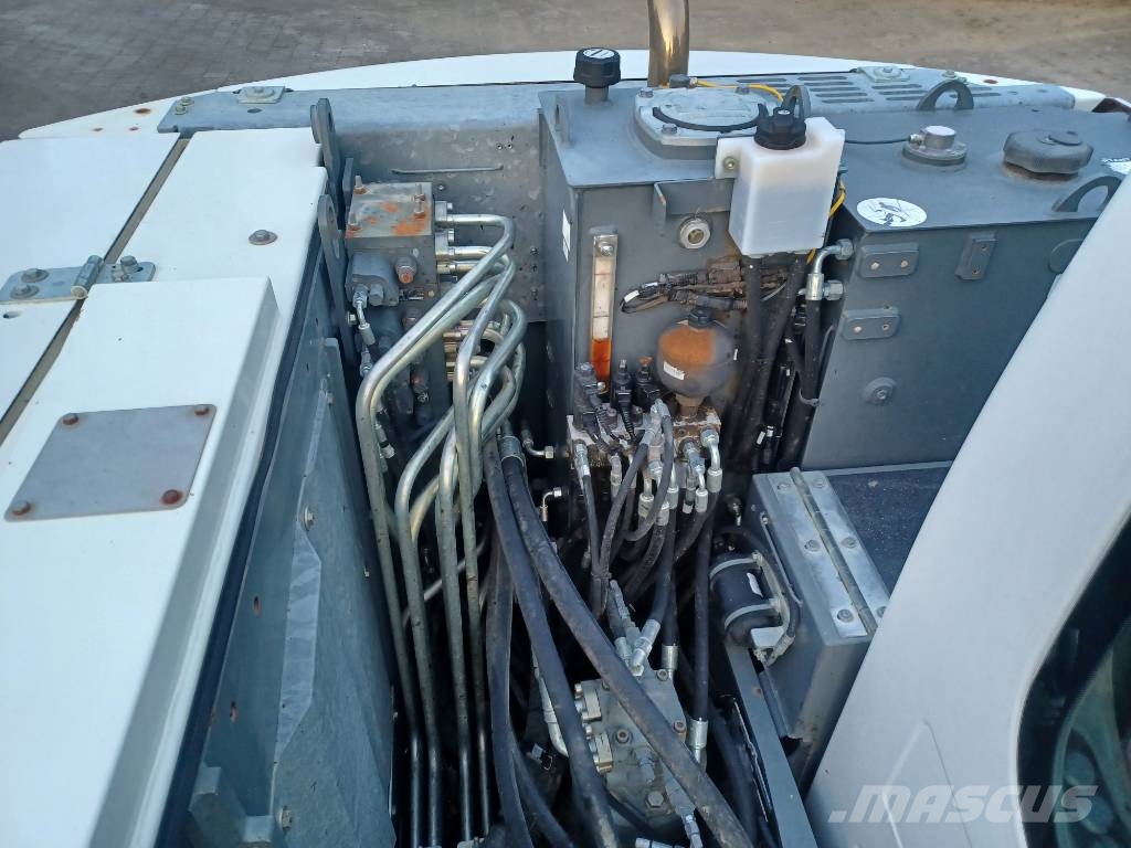 Liebherr A 912 Compact Litronic (4 buckets + forks) Wielgraafmachines