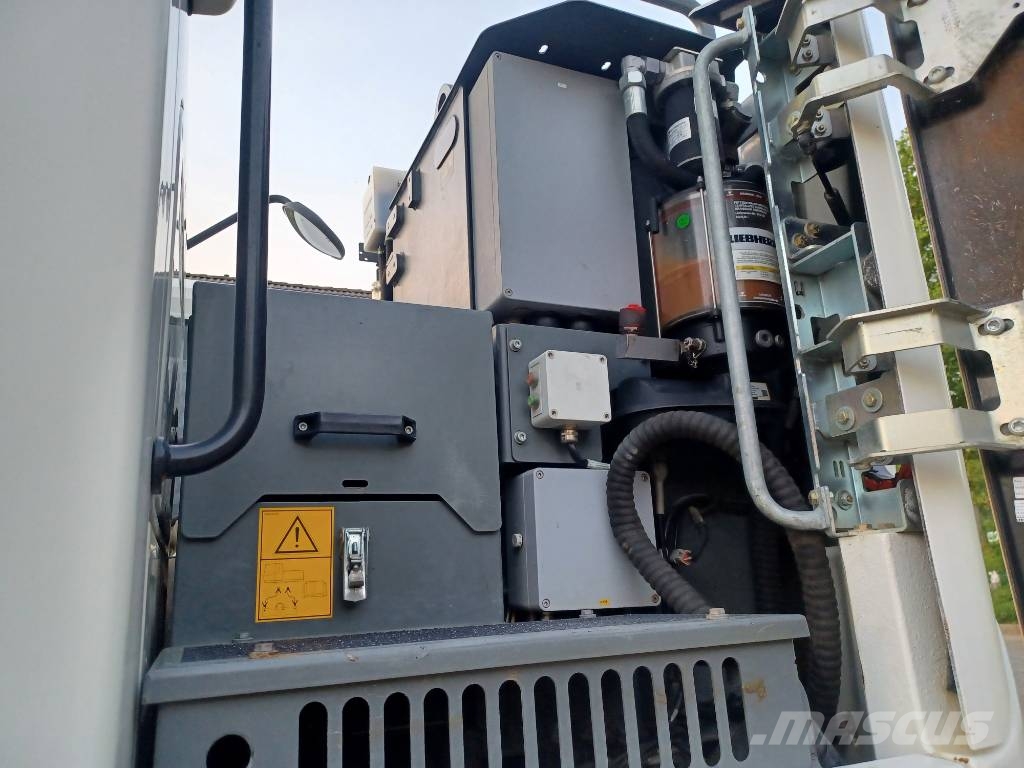 Liebherr A 912 Compact Litronic (4 buckets + forks) Wielgraafmachines