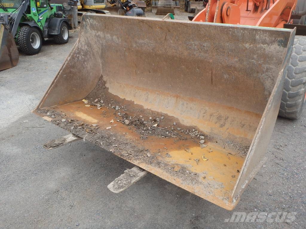 Hitachi ZW 95 4x4 Фронтальные погрузчики
