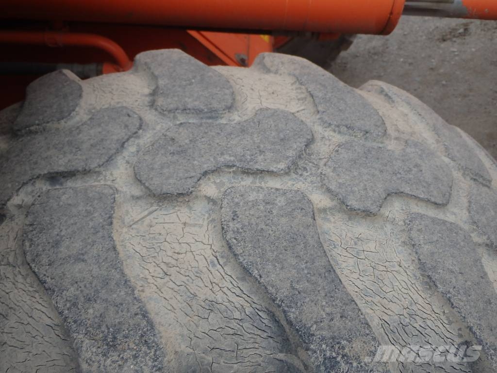 Hitachi ZW 95 4x4 Фронтальные погрузчики