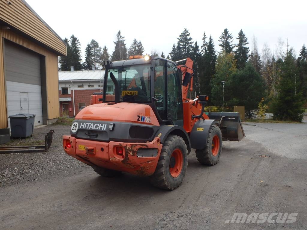 Hitachi ZW 95 4x4 Фронтальные погрузчики