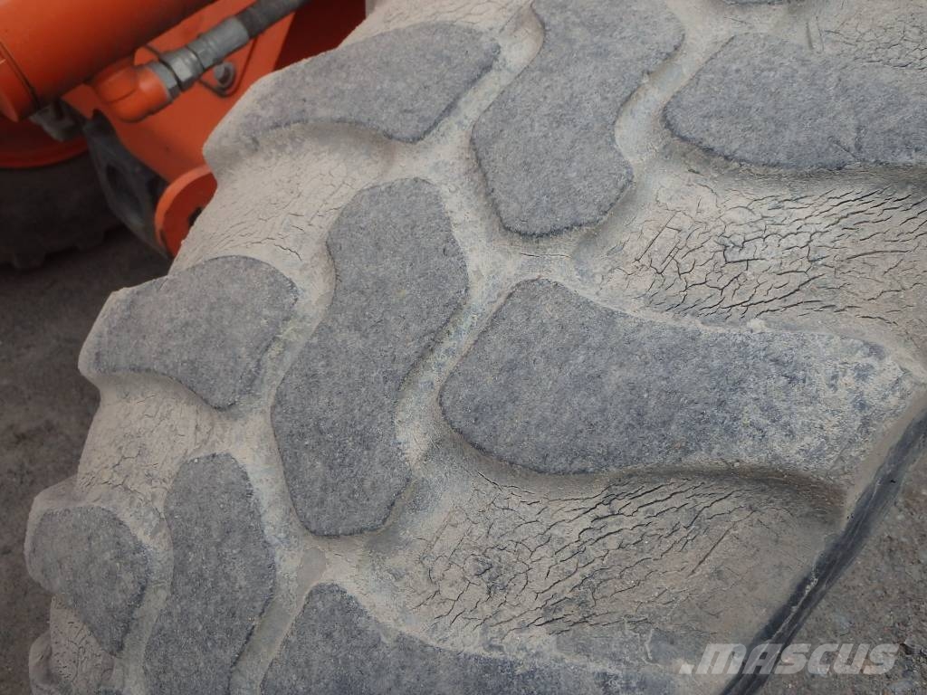 Hitachi ZW 95 4x4 Фронтальные погрузчики