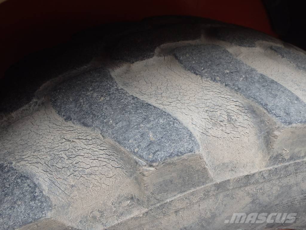 Hitachi ZW 95 4x4 Фронтальные погрузчики
