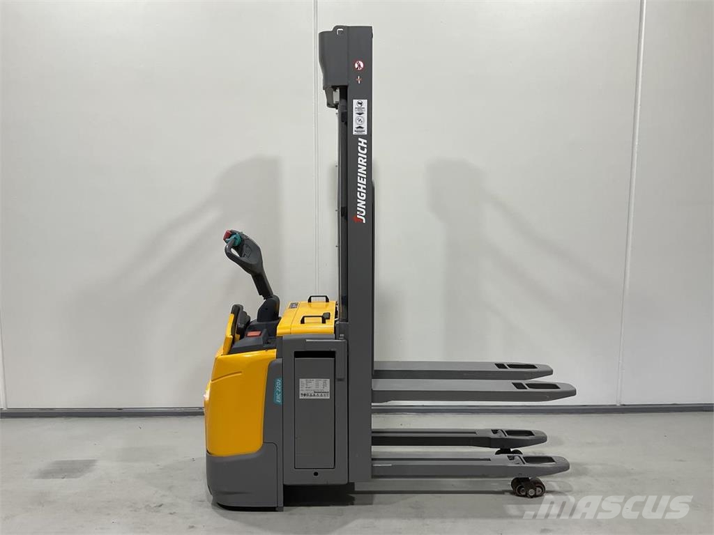 Jungheinrich ERC 220Z Selbstfahrstapler