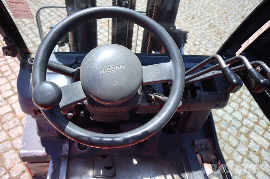 Nissan FD02A25Q 2500 kg Wózki Diesla