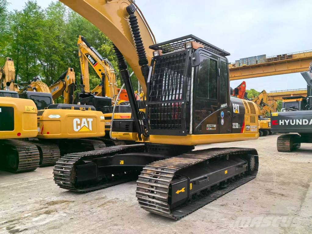 CAT 323 D 履带挖掘机