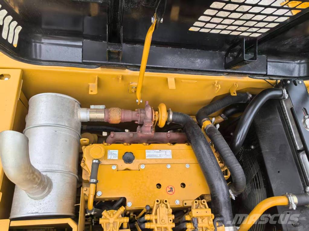 CAT 323 D 履带挖掘机