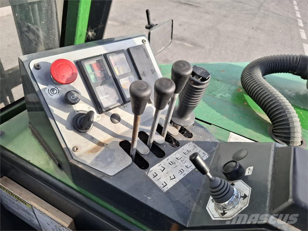 Combilift C3000CB 4방향 리치트럭