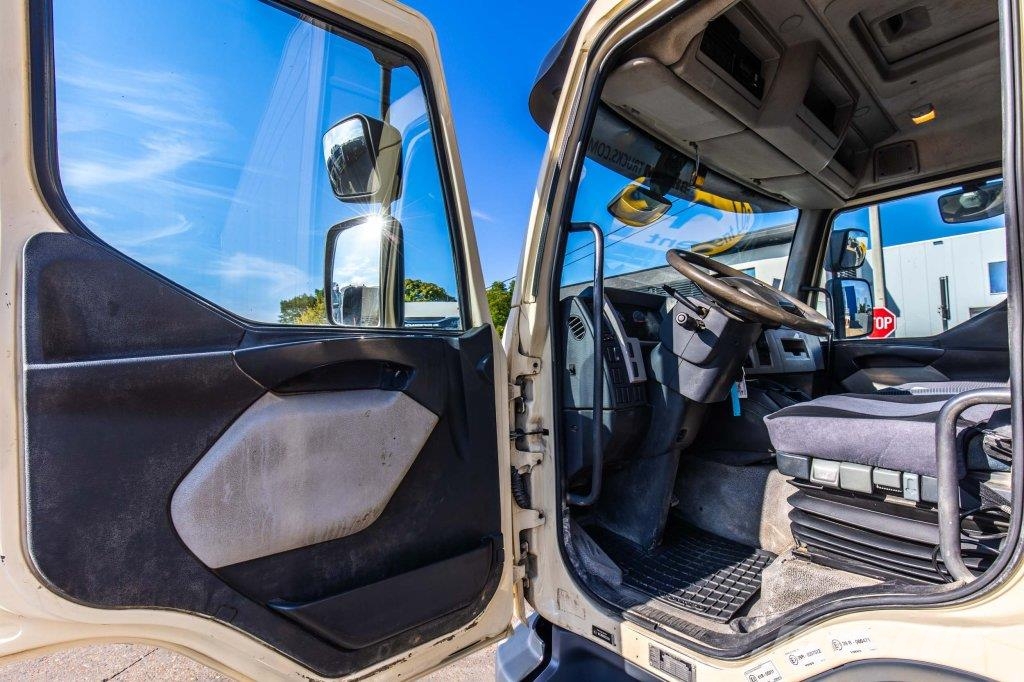 Volvo FL 250+DHOLLANDIA 2T. Umpikorikuorma-autot