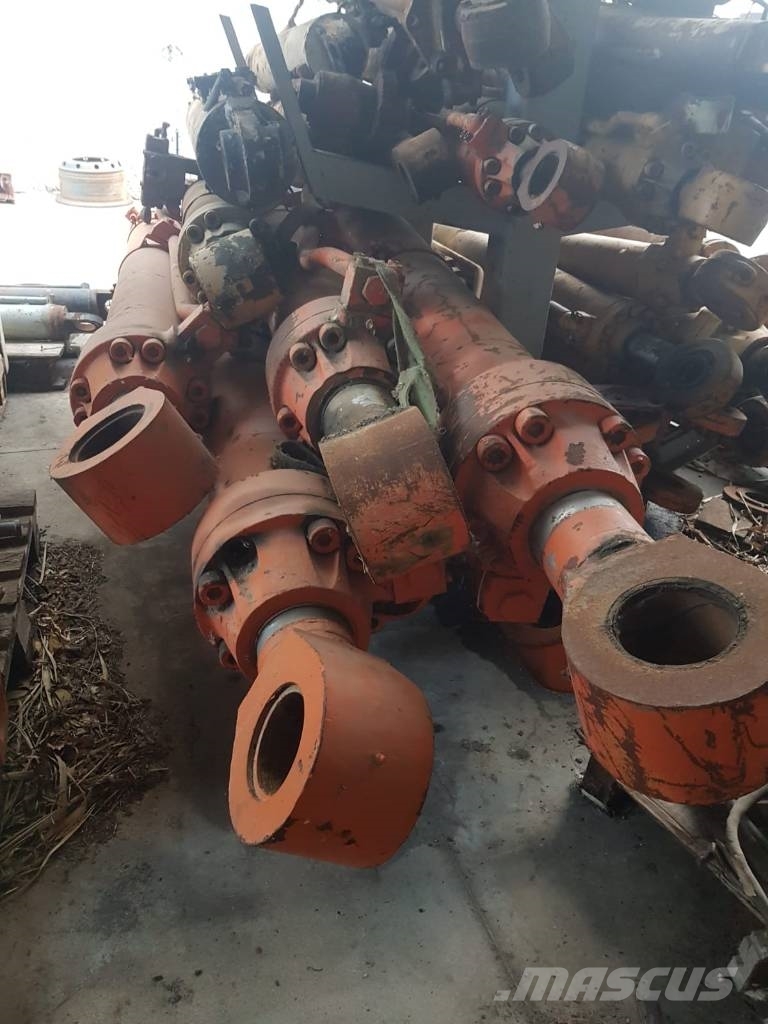 Fiat-Hitachi PISTONI IDRAULICI Bommer og stikker
