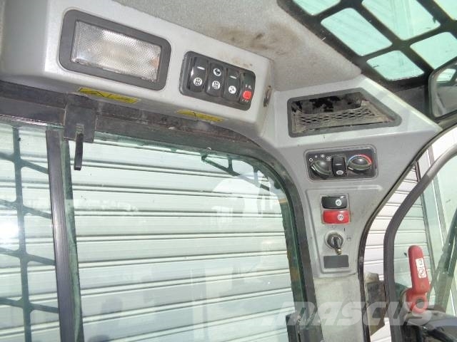 CAT 259 D لوادر انزلاقية التوجيه