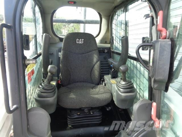 CAT 259 D لوادر انزلاقية التوجيه