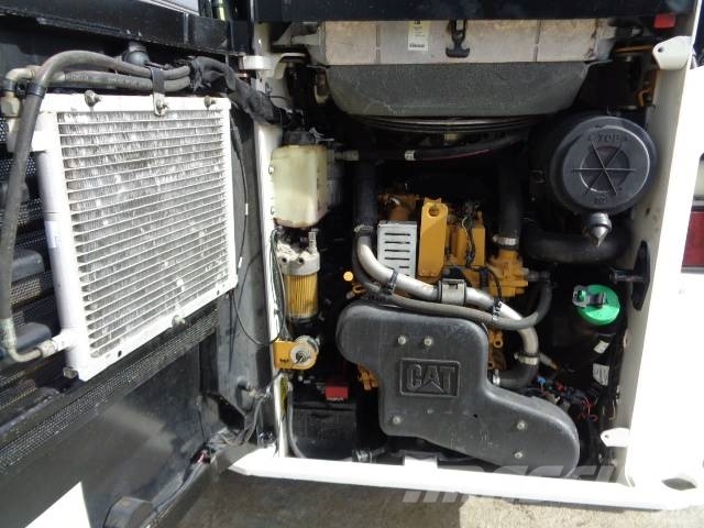CAT 259 D لوادر انزلاقية التوجيه