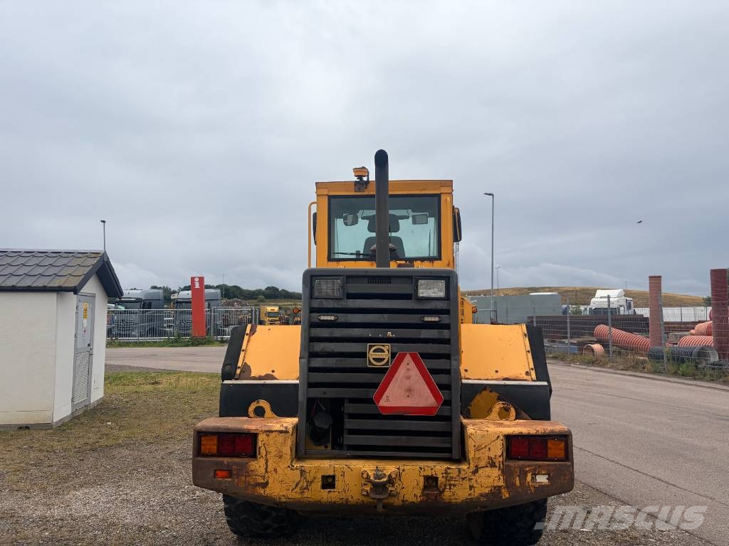 Volvo L 90 C لوادر بعجل