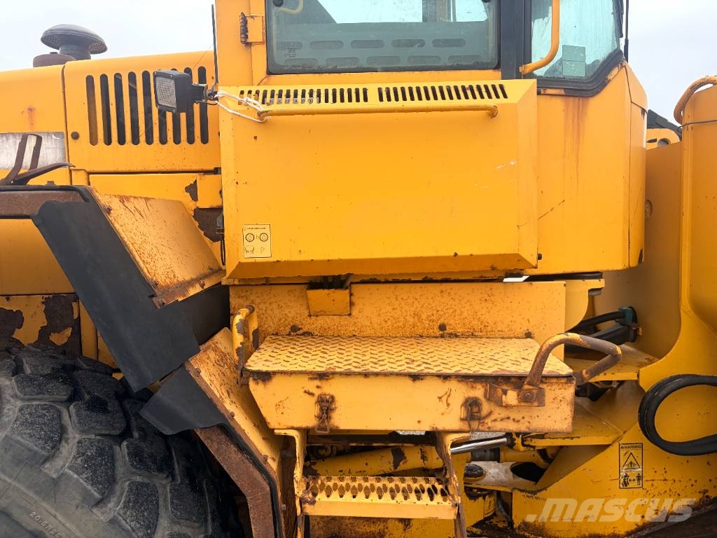 Volvo L 90 C لوادر بعجل